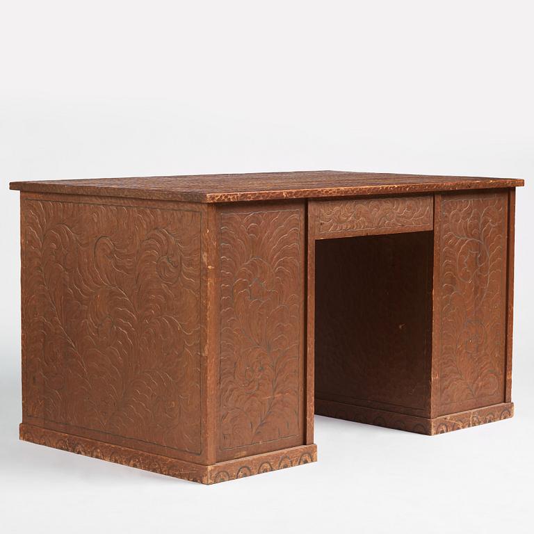 Otto Wretling, attributed to, an Art Nouveau pine 'partner's desk' with two chairs, Sweden, early 20th century.