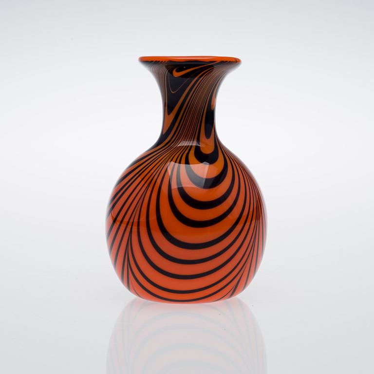 HEIKKI ORVOLA, A VASE, glass, signed H. Orvola Nuutajärvi.