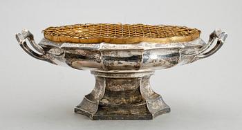 SKÅL PÅ FOT, silver, svenska stämplar, K. Andersson.  Vikt ca 746 g.