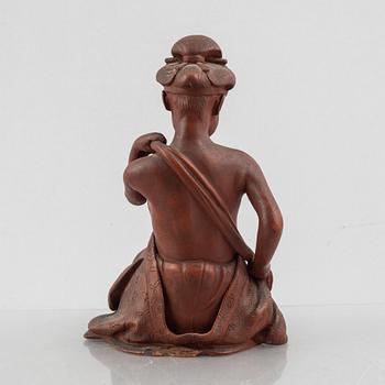 A pottery figure of a seated woman, Japan, Taisho period (1912-26), signed Sais.