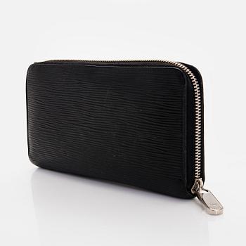 Louis Vuitton, a "Zippy" wallet.