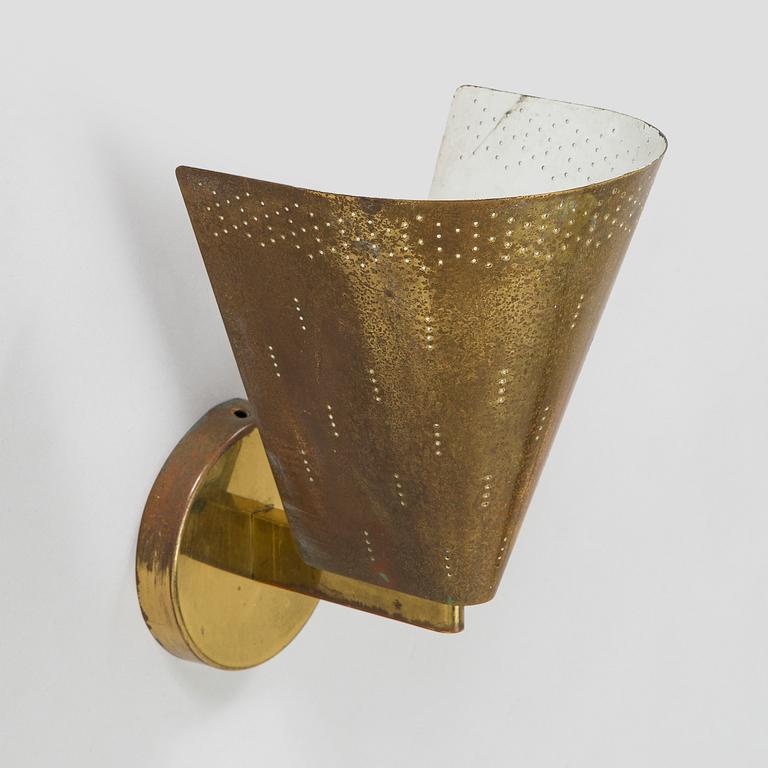 Paavo Tynell, a mid-20th century 'K8-11' wall light for Idman.