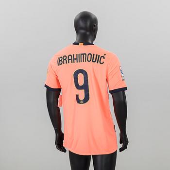 A ZLATAN IBRAHIMOVIC FC BARCELONA T-SHIRT WITH AUTOGRAPHES.