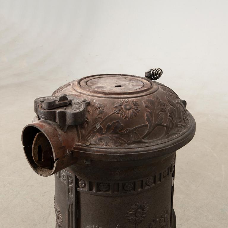 Kamin No 79 "Mikado" of cast iron, Husqvarna early 20th century.