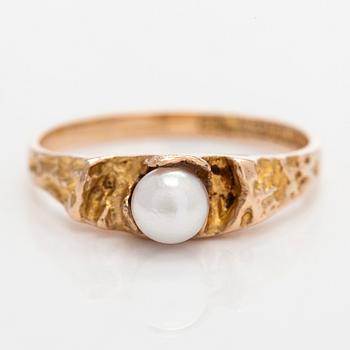 Björn Weckström, a 14K gold and cultured pearl ring 'Small word' for Lapponia 1979.