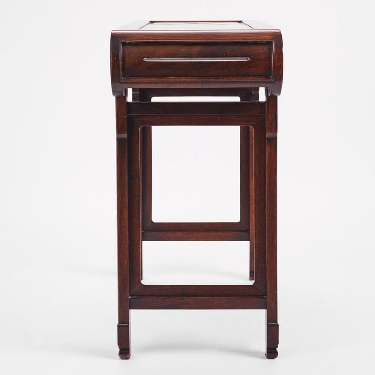 Altarbord, hardwood. Sen Qingdynasti.