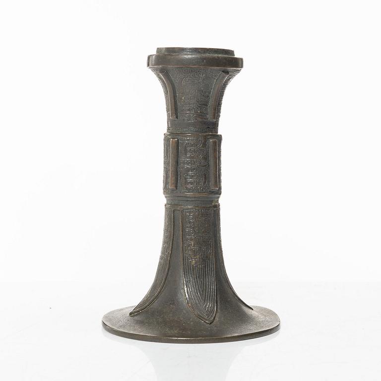 An archaistic bronze vase, Gu, Qing dynasty (1644-1912).