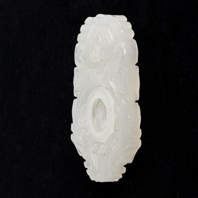 Two carved pendant, white jadeit and green stoen, China, 20th century.