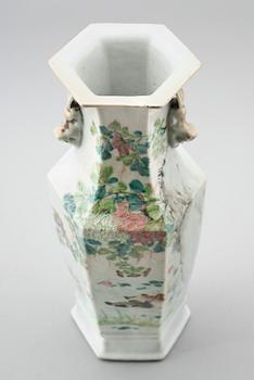 VAS, porslin, Kina, sannolikt 1800-tal.