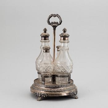 BORDSSURTOUT, silver och flaskor i glas. Jacob Lenholm, Stockholm 1835.