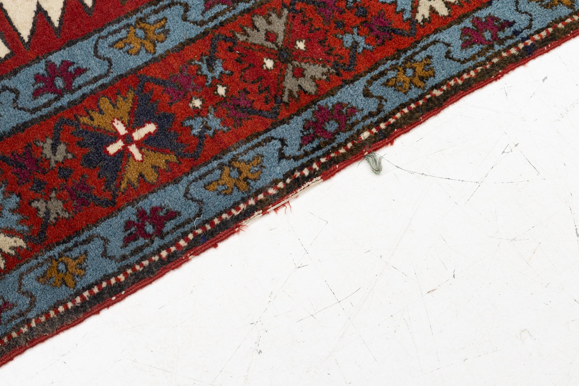 Carpet, northwest Persian, approx. 230 x 150 cm.