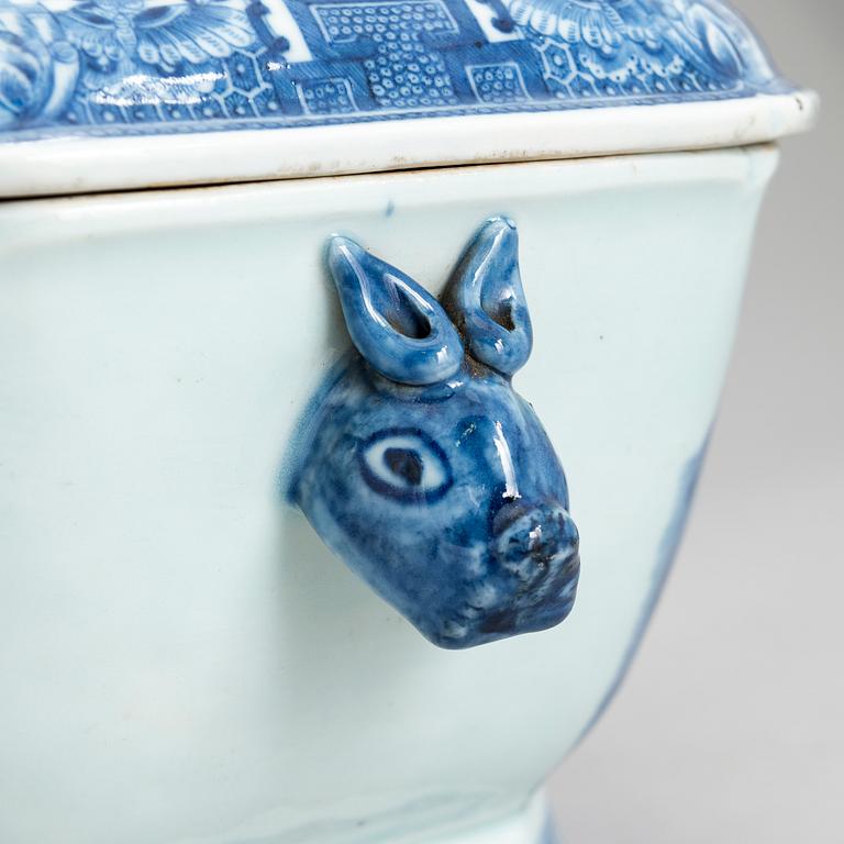 TERRIN med LOCK, kompaniporslin. Qing dynastin, Qianlong (1736-1795), Kina.