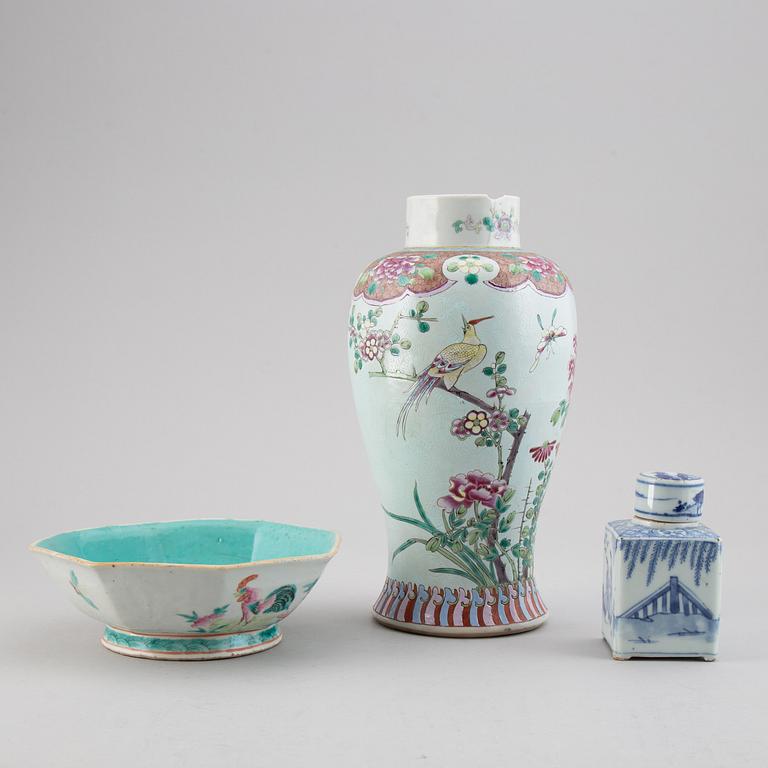 A group of three porcelain objects, Qing dynasty, 18th/19th century and Europe, 20th century.