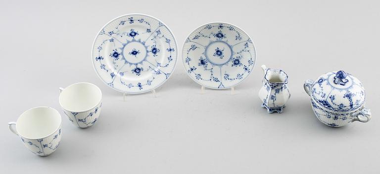 SERVISPORSLIN, 18 delar, musselmalet, Royal Copenhagen.