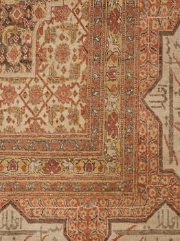 A CARPET, semi-antique Tabriz, ca 369,5 x 272,5 cm.