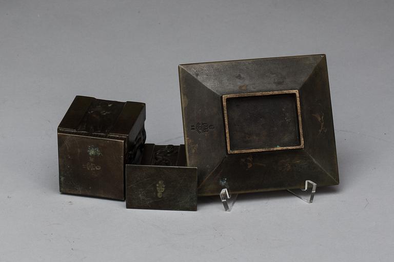 RÖKSET, 3 delar brons. GAB. 1900-talets första hälft.