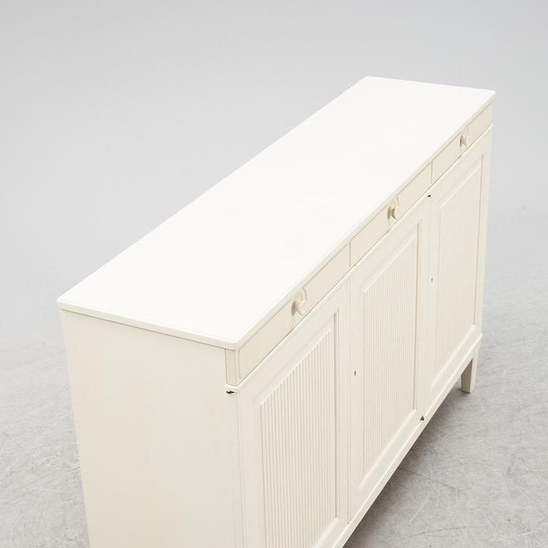 Carl Malmsten, skänk, "Herrgården" Bodafors möbelfabrik, 1900-talets andra hälft.