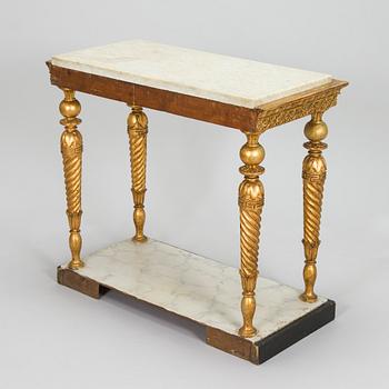 Jonas Frisk, Konsolipöytä, signeerattu J Frisk (toiminut 1805 - 1824), Tukholman hallileima, epäselvä vuosi. Myöhäiskustavilainen.