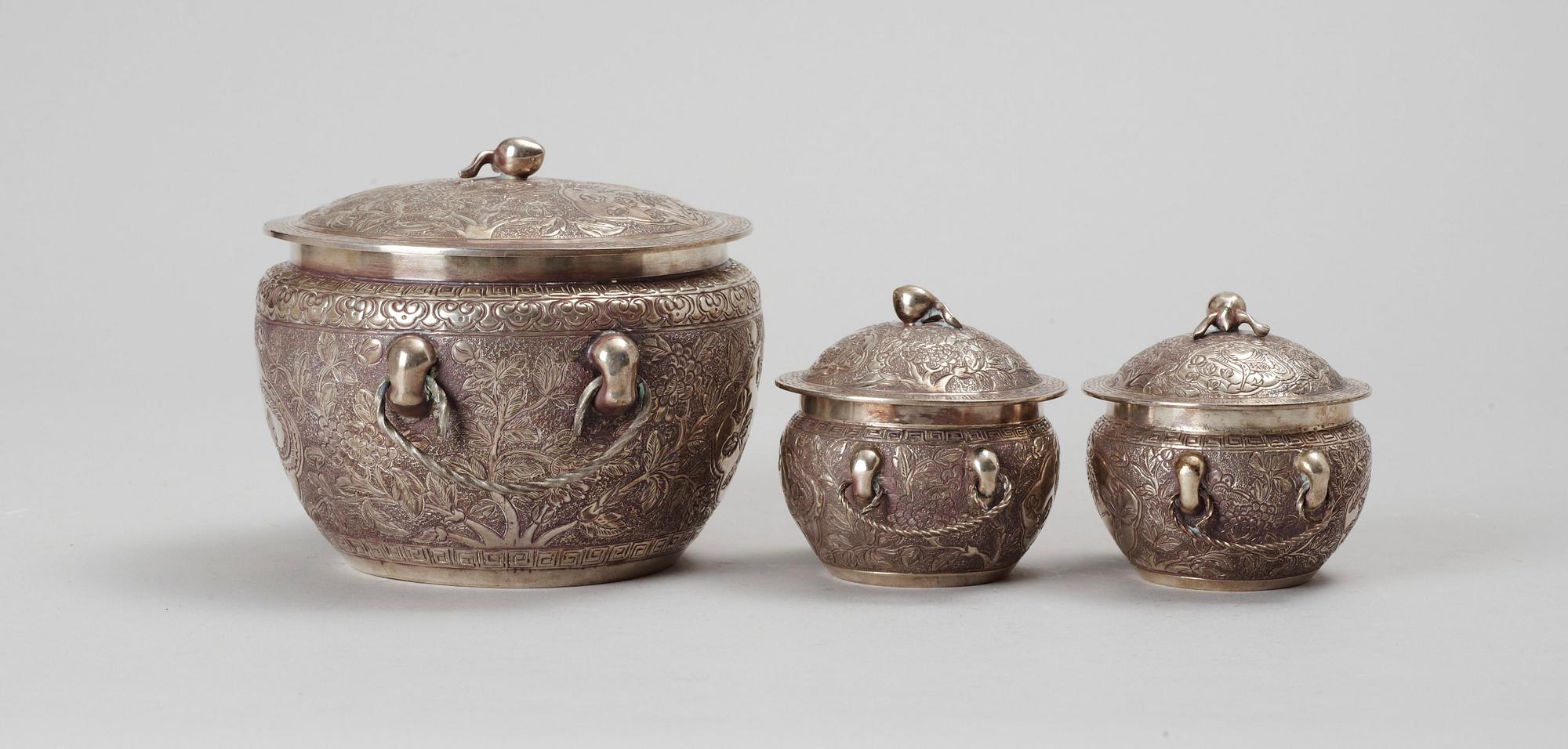 BURKAR med LOCK 3 st. Metall. Kina. 1900-tal.