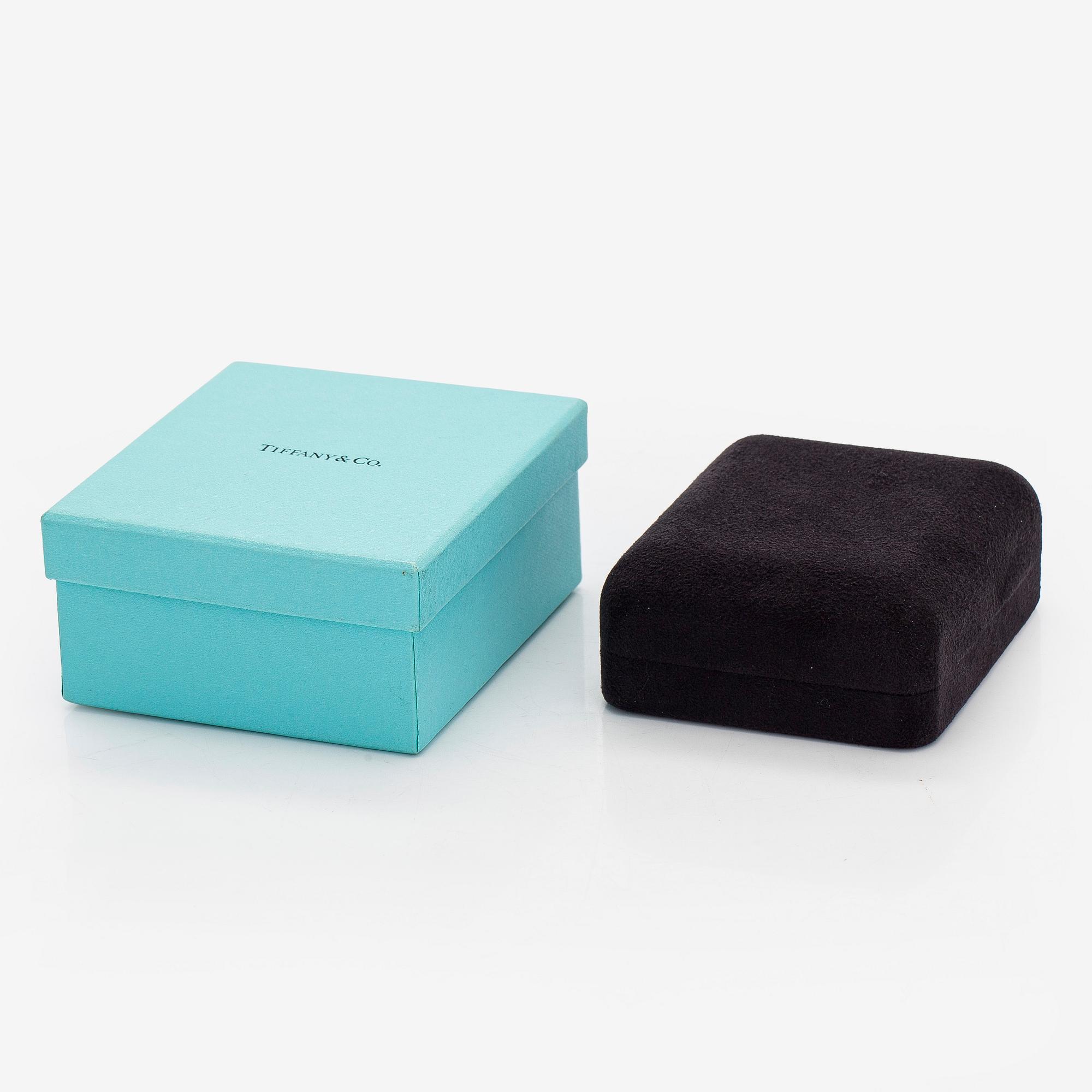 Tiffany & Co, halsband, kors, platina och briljantslipade diamanter.