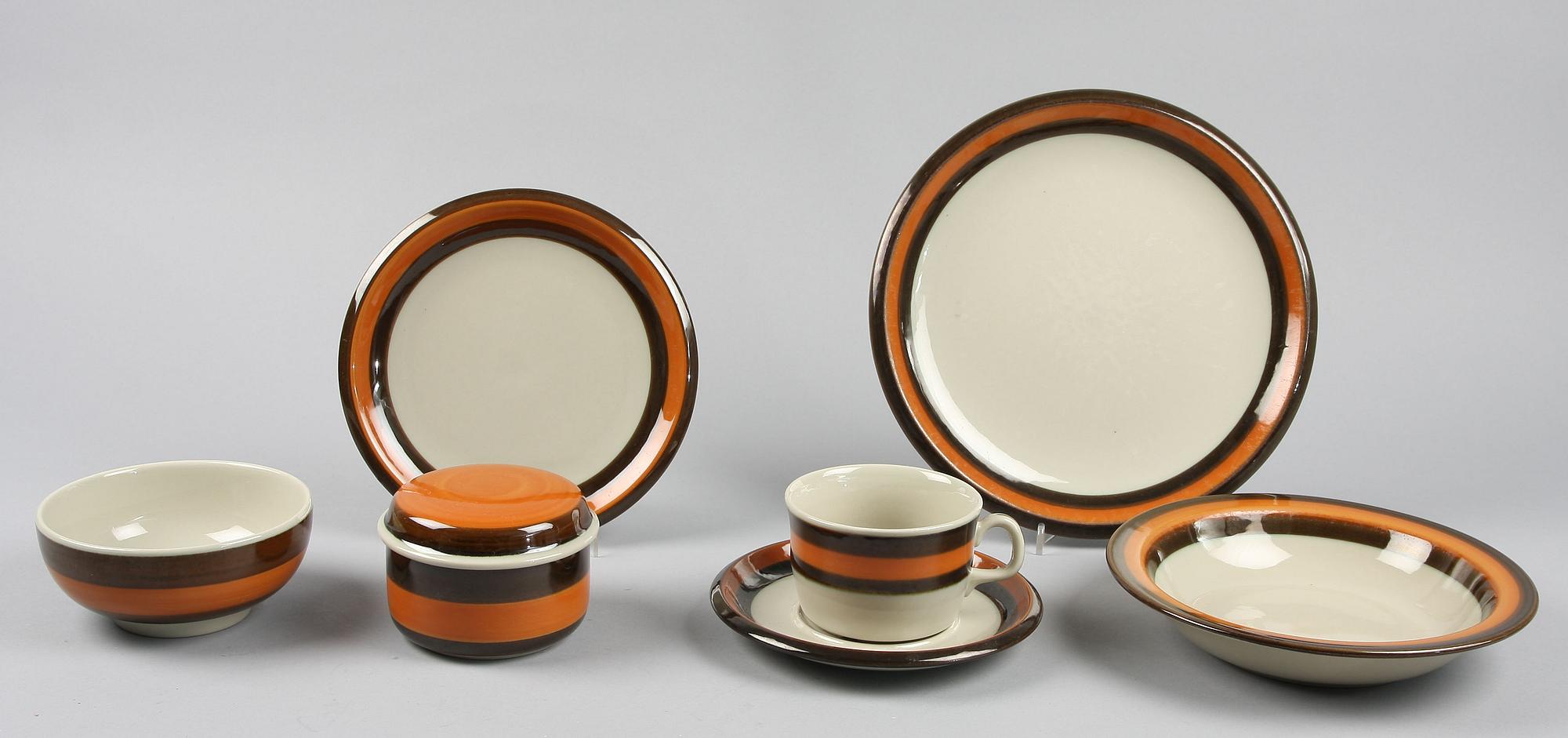 MAT- OCH TESERVIS, 45 delar, glaserad keramik, "Annika", Rörstrand.