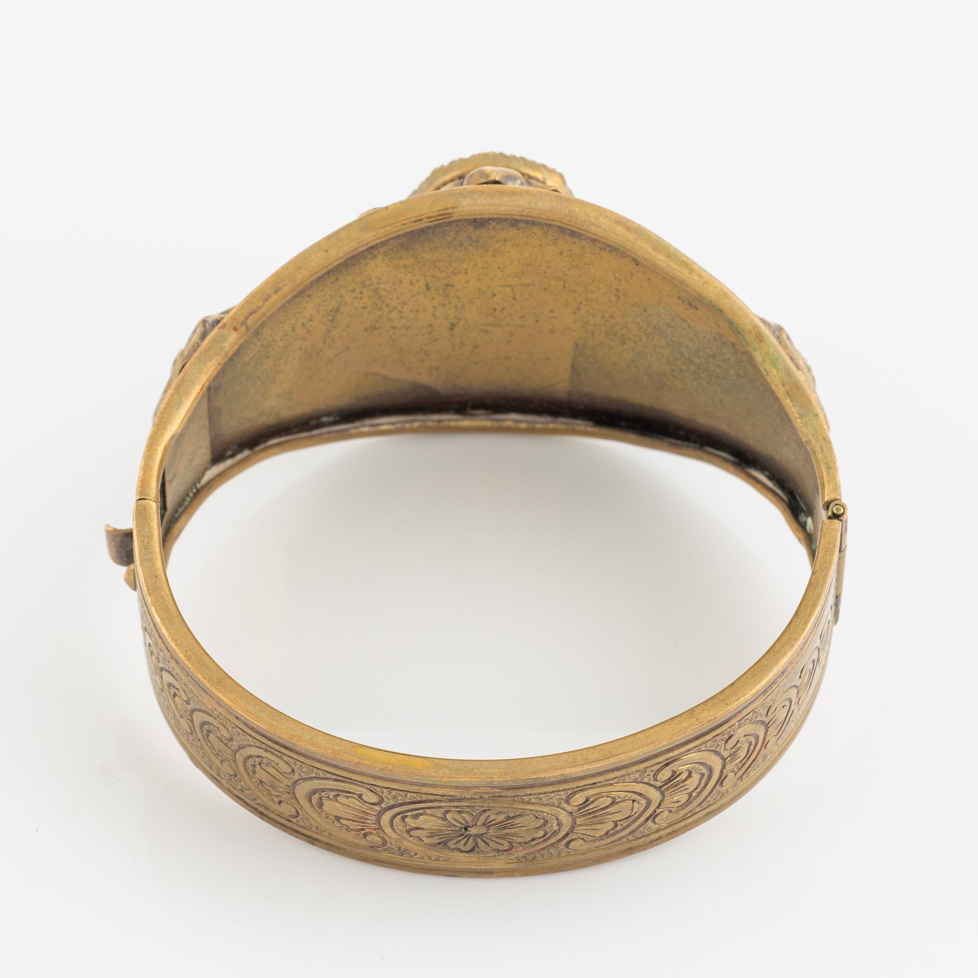 Brass and cameo bangle.