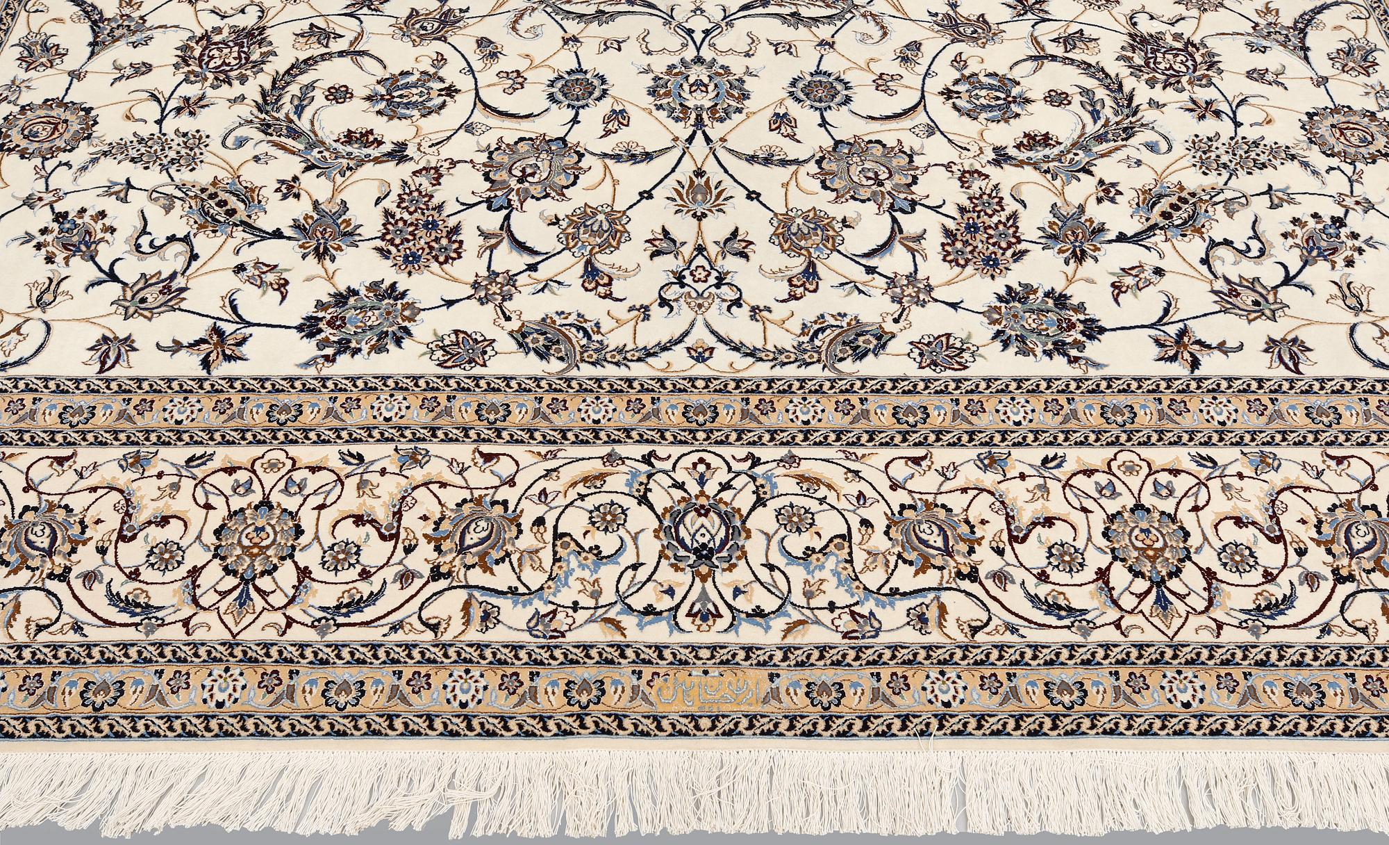 A part silk Nain carpet, so-called 6LAA, approx. 400 x 304 cm.