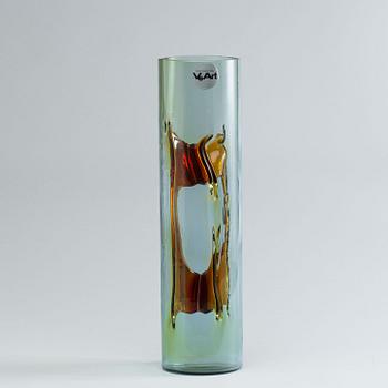 A TONI ZUCCHERIE SCORZE VEART GLASS VASE, around 1970.