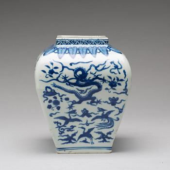 A blue and white vase, late Qing dynasty/Republic with Wanli mark.