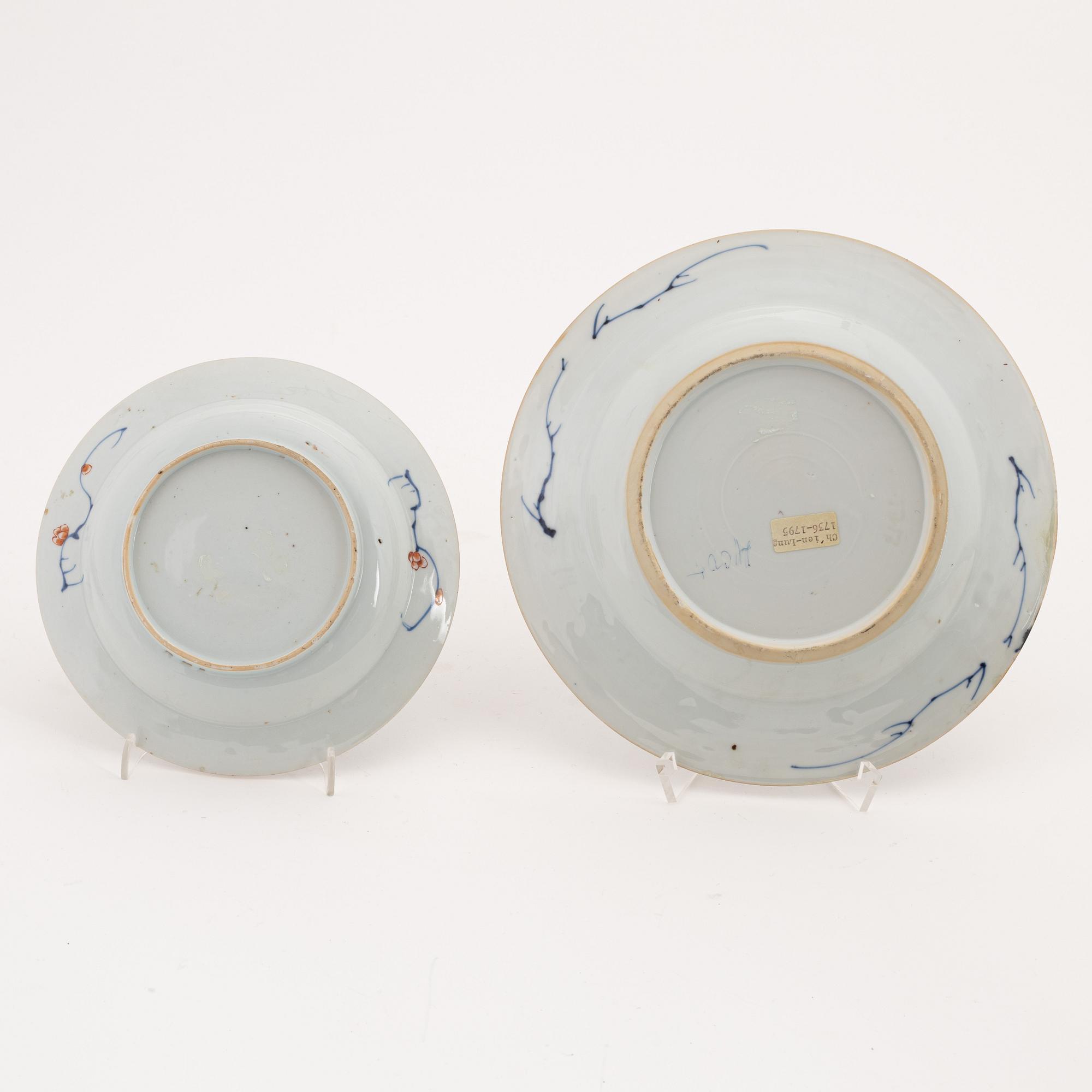 A set of four cups with saucers, two cups and three plates, Chinese imari, Qing dynasty 18th century.