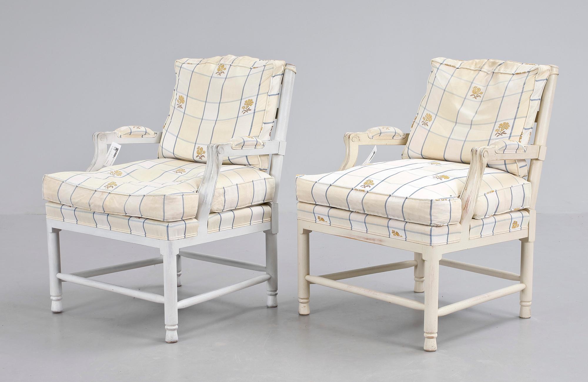 FÅTÖLJER, ett par. Gripsholmsmodellen, brickmärkta KA Roos, Helsingborg. Sent 1900-tal.