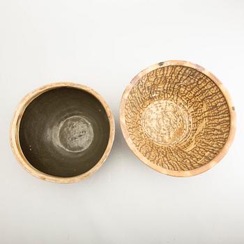 Krukor, två stycken, keramik. Sydostasien, 1300/1600-tal.