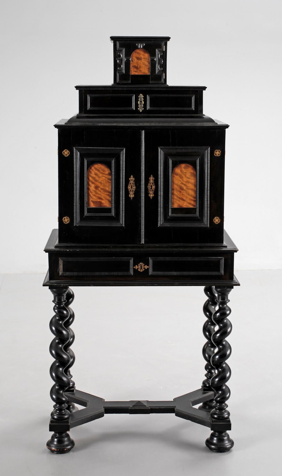 KABINETTSKÅP, barockstil, 1800-tal.