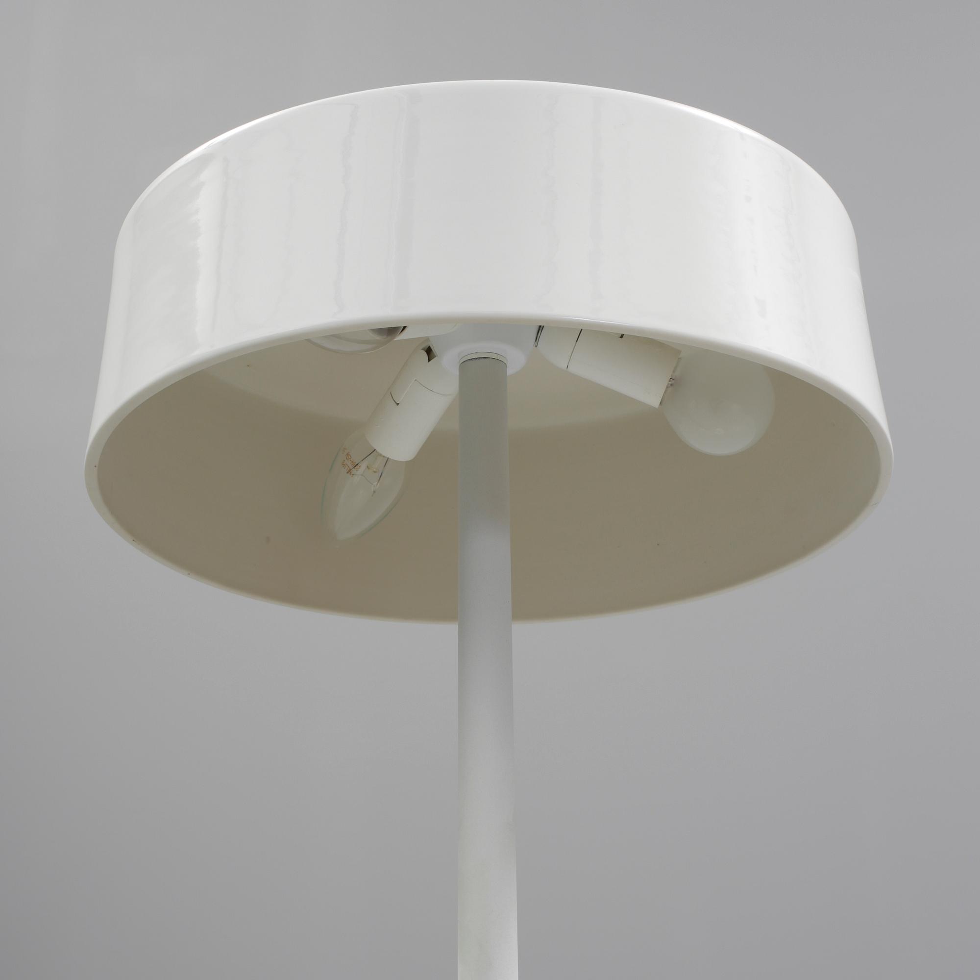 GOLVLAMPA, "China", design Nicolai Gallizia för Penta. Formgiven 2003.