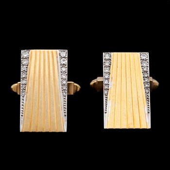 790. A pair of gold and diamond cufflinks, tot. app. 0.35 cts.