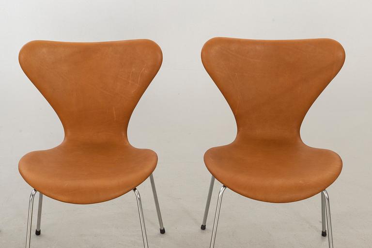 ARNE JACOBSEN, as et of six Serie 7 Stol för Fritz Hansen.