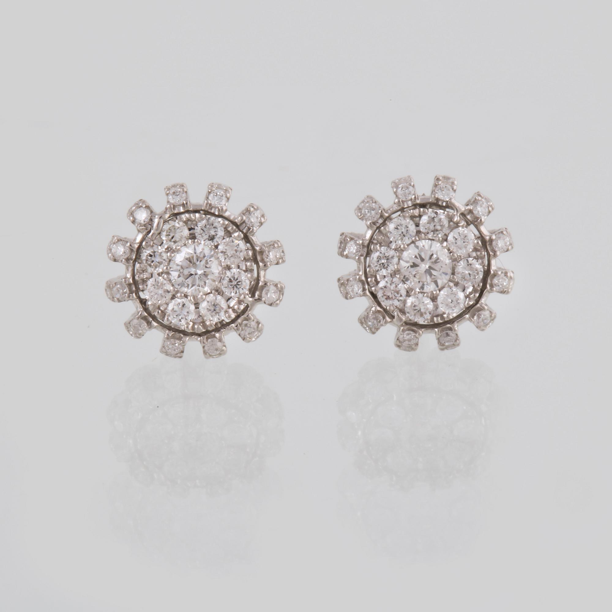 ÖRHÄNGEN, 18K vitguld med briljantslipade diamanter, 0.46 ct. Vikt 2,0 g.