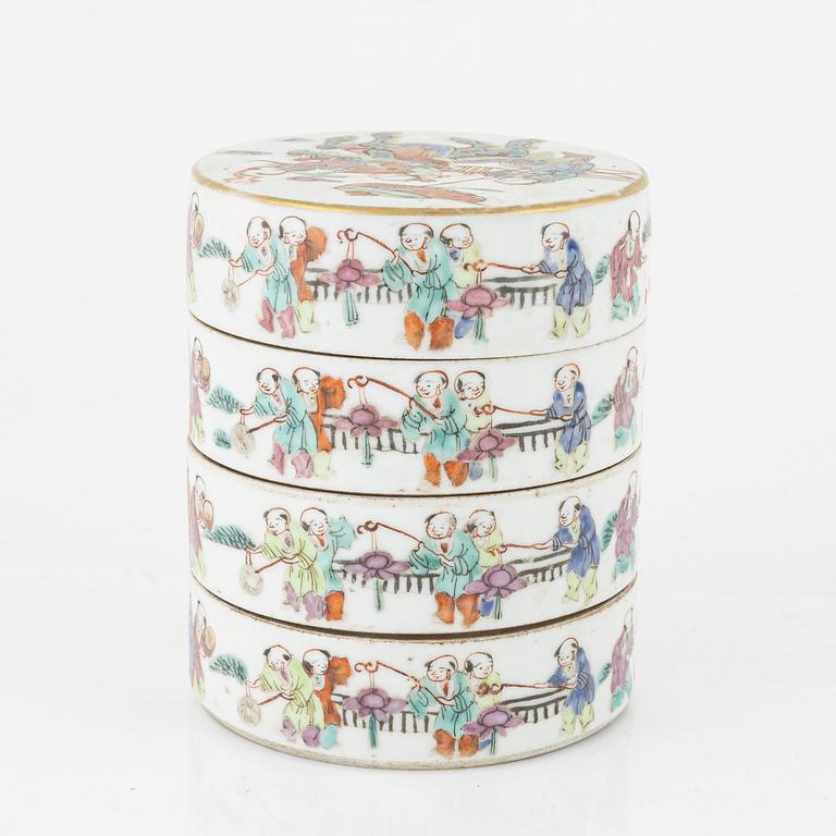 A Chinese tankard, a bowl and a four tiered food container, Qing dynasty, 18th/19th Century.