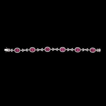 ARMBAND, rosa turmaliner, tot. 12.03 ct, med briljantslipade diamanter, tot. 1.77 ct.