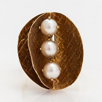 Elis Kauppi, ring, 18K guld och odalde pärlor. Kupittaan kulta, Åbo.