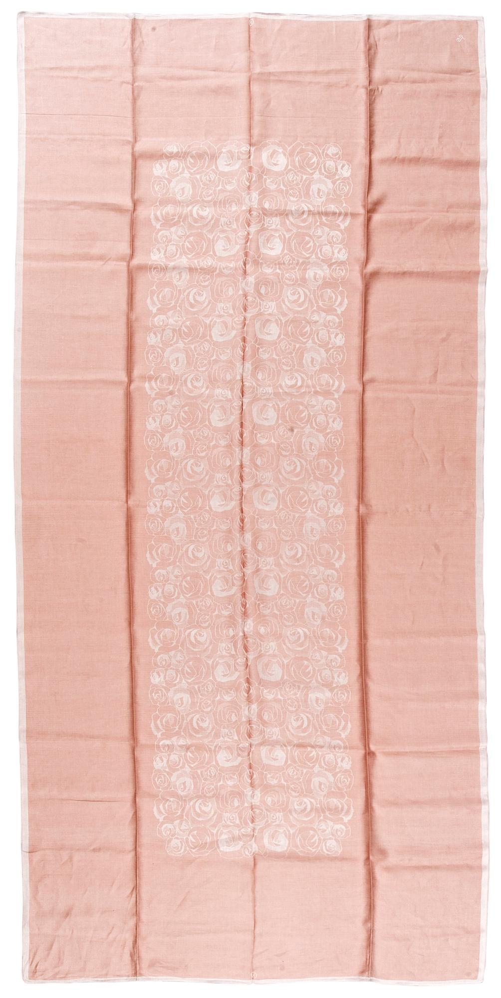 DUK OCH SERVIETTER, 12 st. "100 rosor". Damast. Duken 307 x 149,5 cm, servietterna ca 46 x 42 cm vardera. Signerade TL (Tampella). Komponerade av Dora Jung.