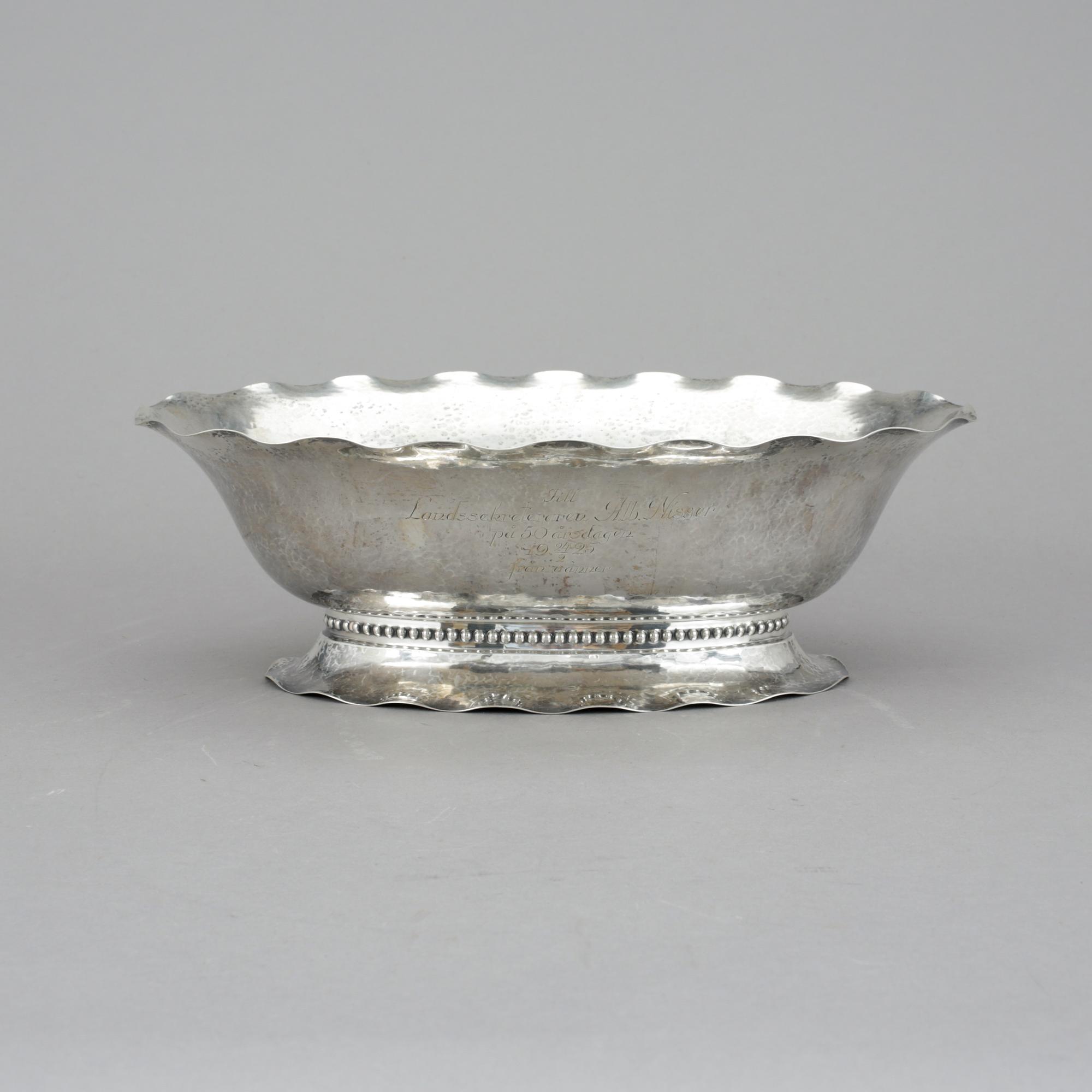 SKÅL, silver, C G Hallberg, Stockholm 1925- Vikt 667 gram.