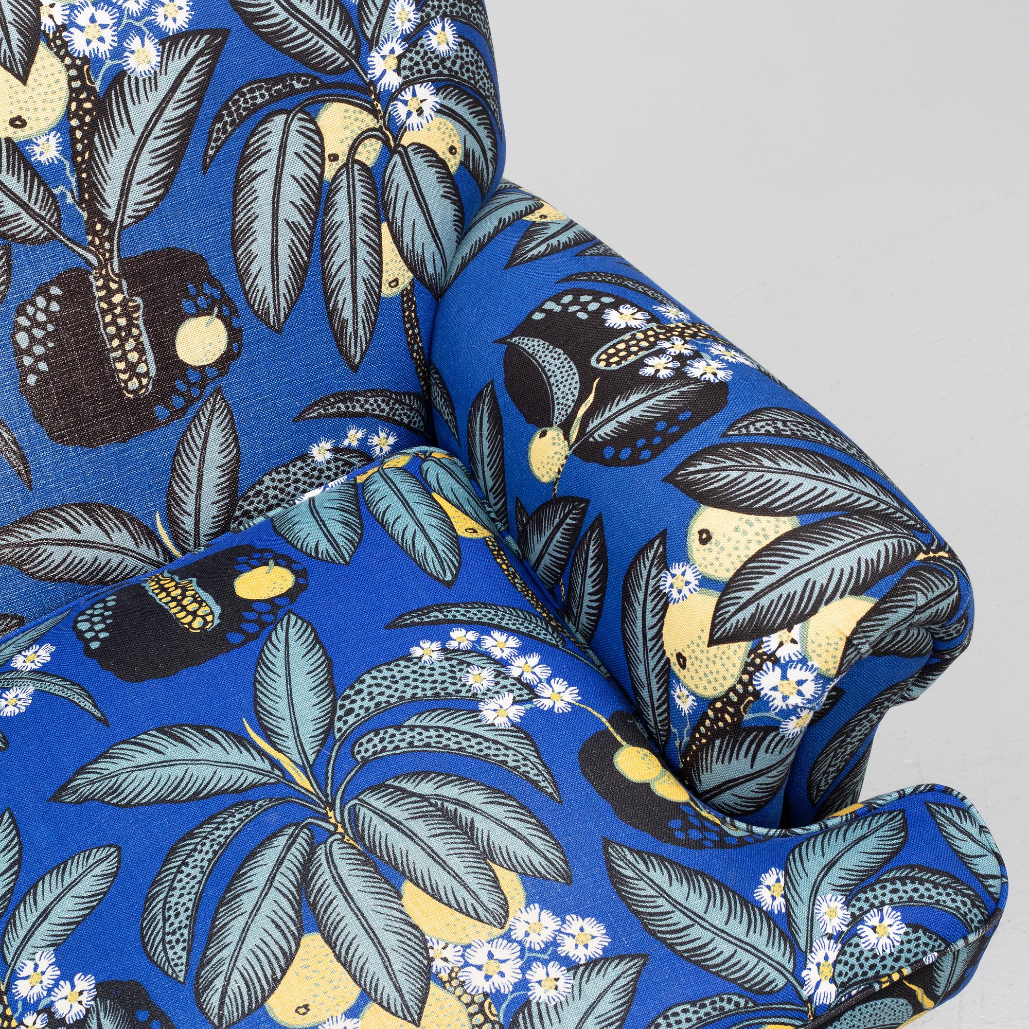 Josef Frank, a model 703 sofa, Firma Svenskt Tenn.