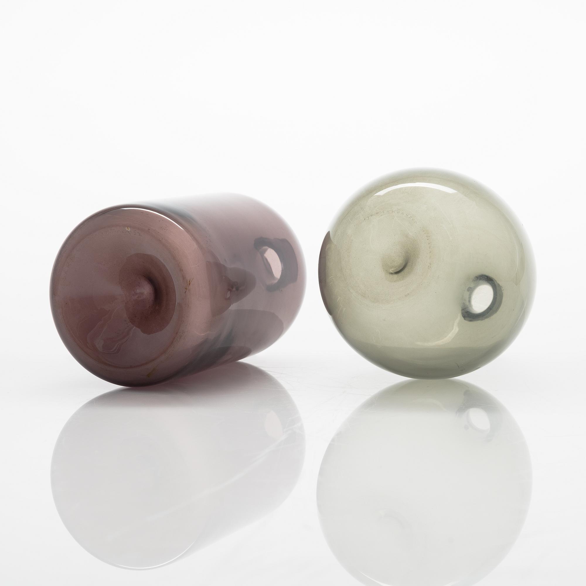 Timo Sarpaneva, a "Bird bottel" and a bottle "i 400". ISigned Timo Sarpaneva Iittala.