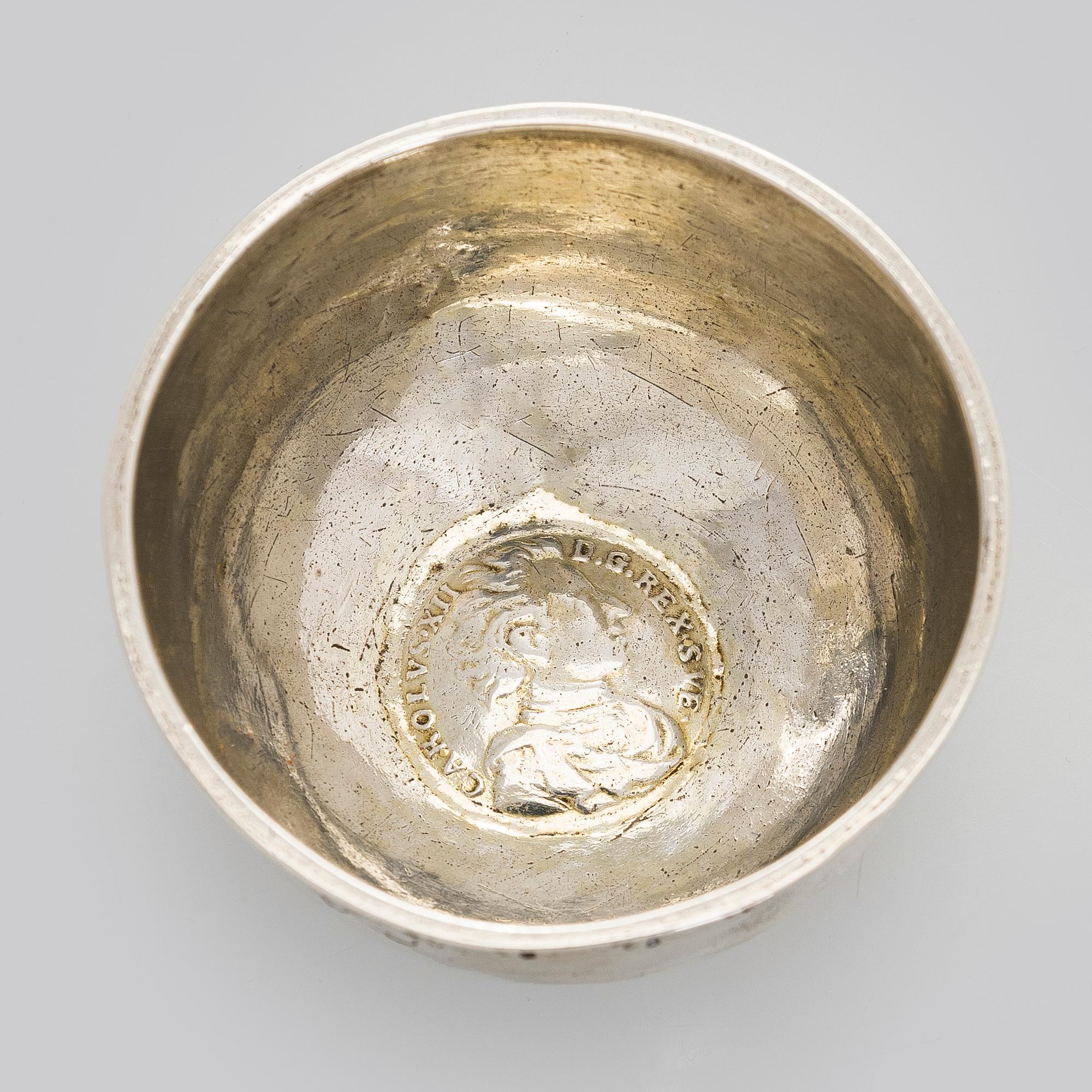A silver tumbler with inset Swedish coin dated 1713.