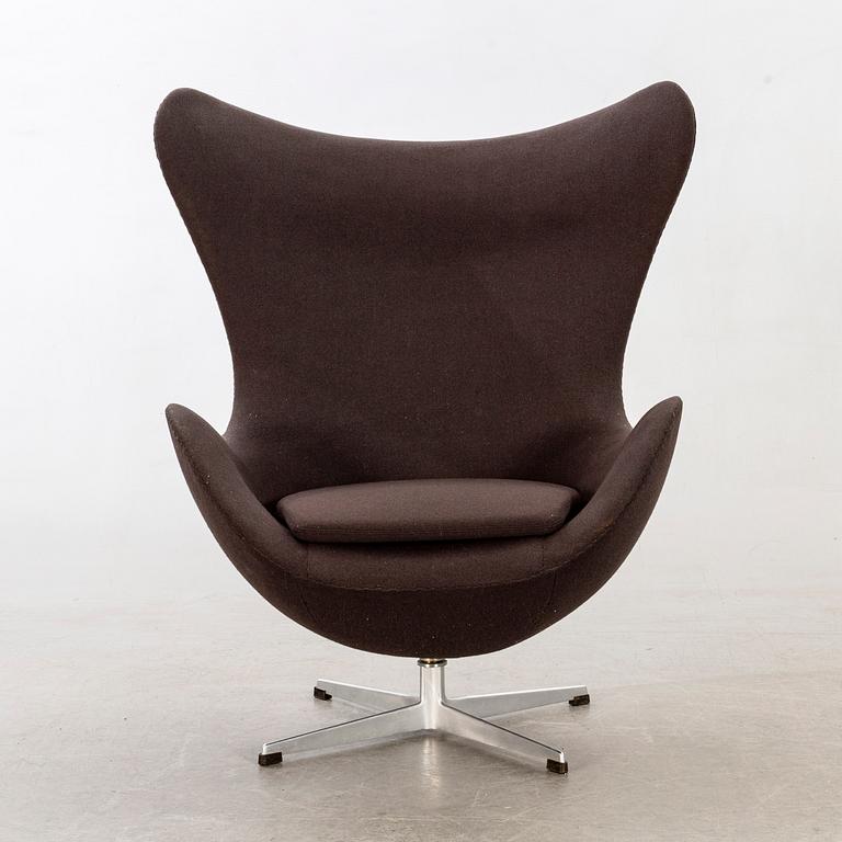 Arne Jacobsen, A 1960/70's arm chair "Egg chair" designed for Fritz Hansen, Denmark.