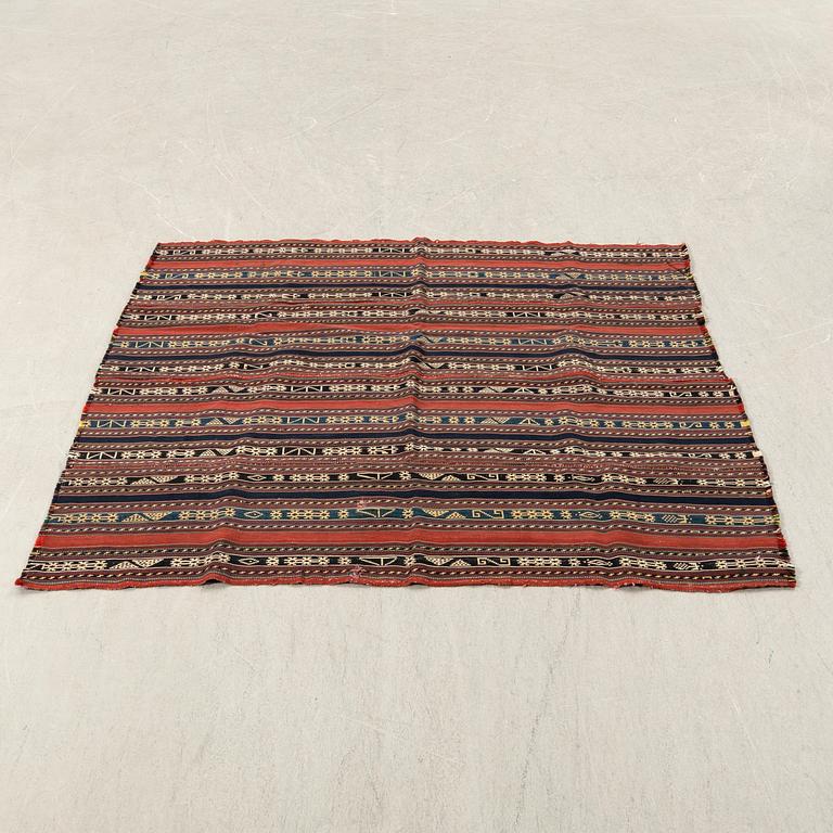 Vävnad Kurdistan Jajim antik (för barn) fyra sammansydda våder ca 125x114 cm.