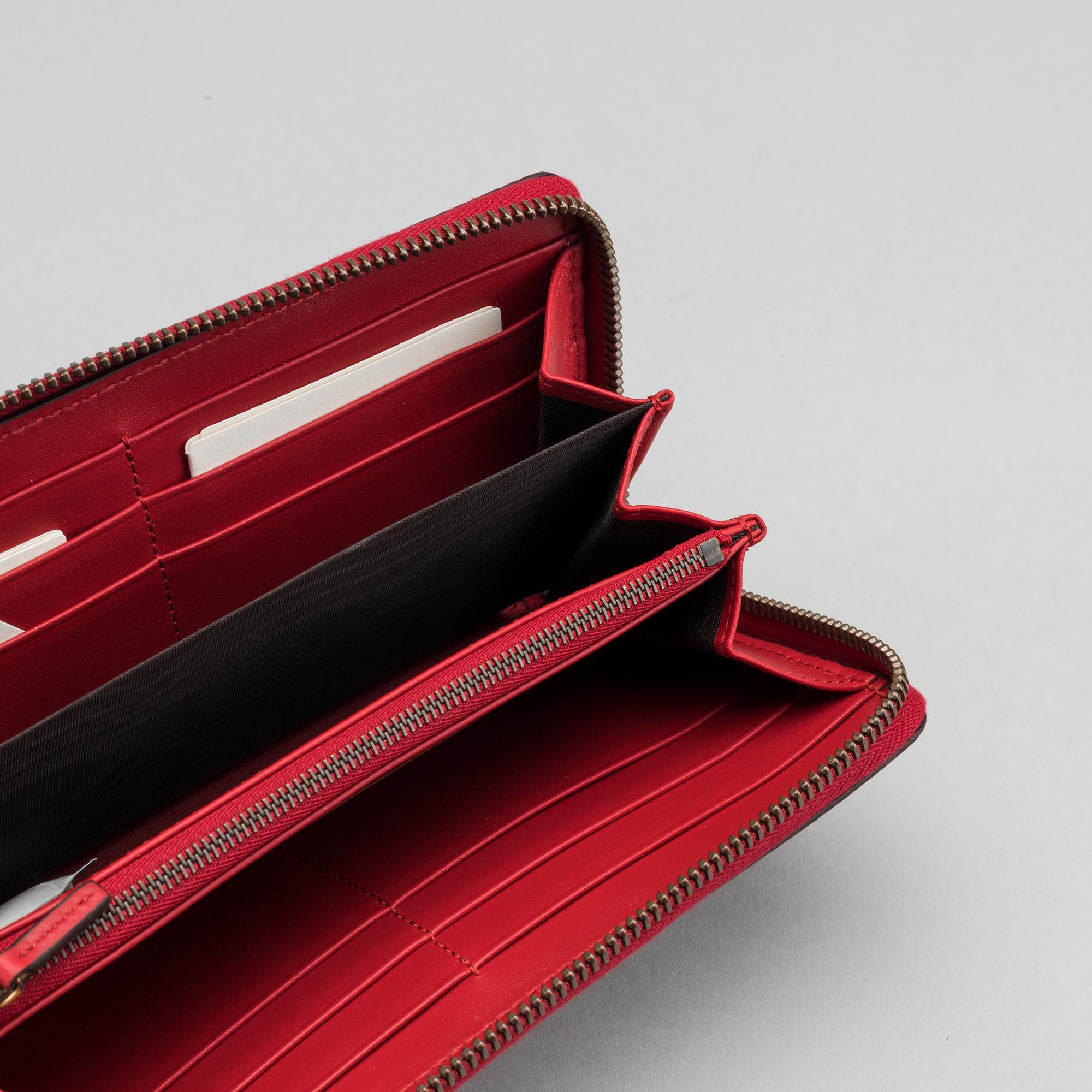 GUCCI plånbok.  "GG Supreme zip around wallet with cherries".