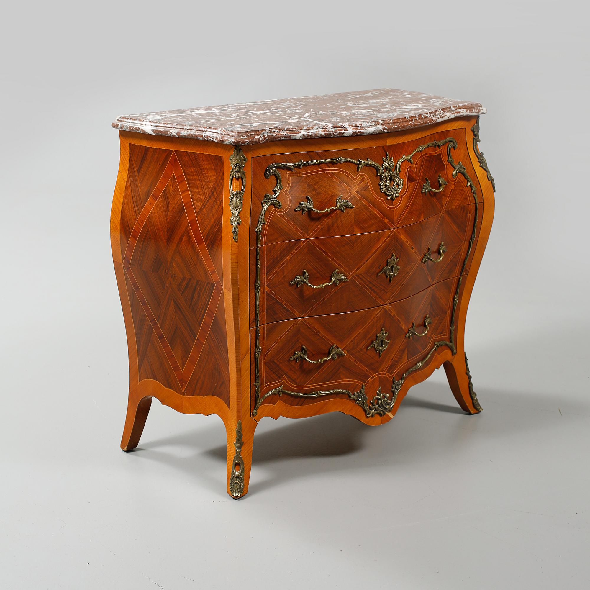 BYRÅ, rokokostil, 1900-talets andra hälft.