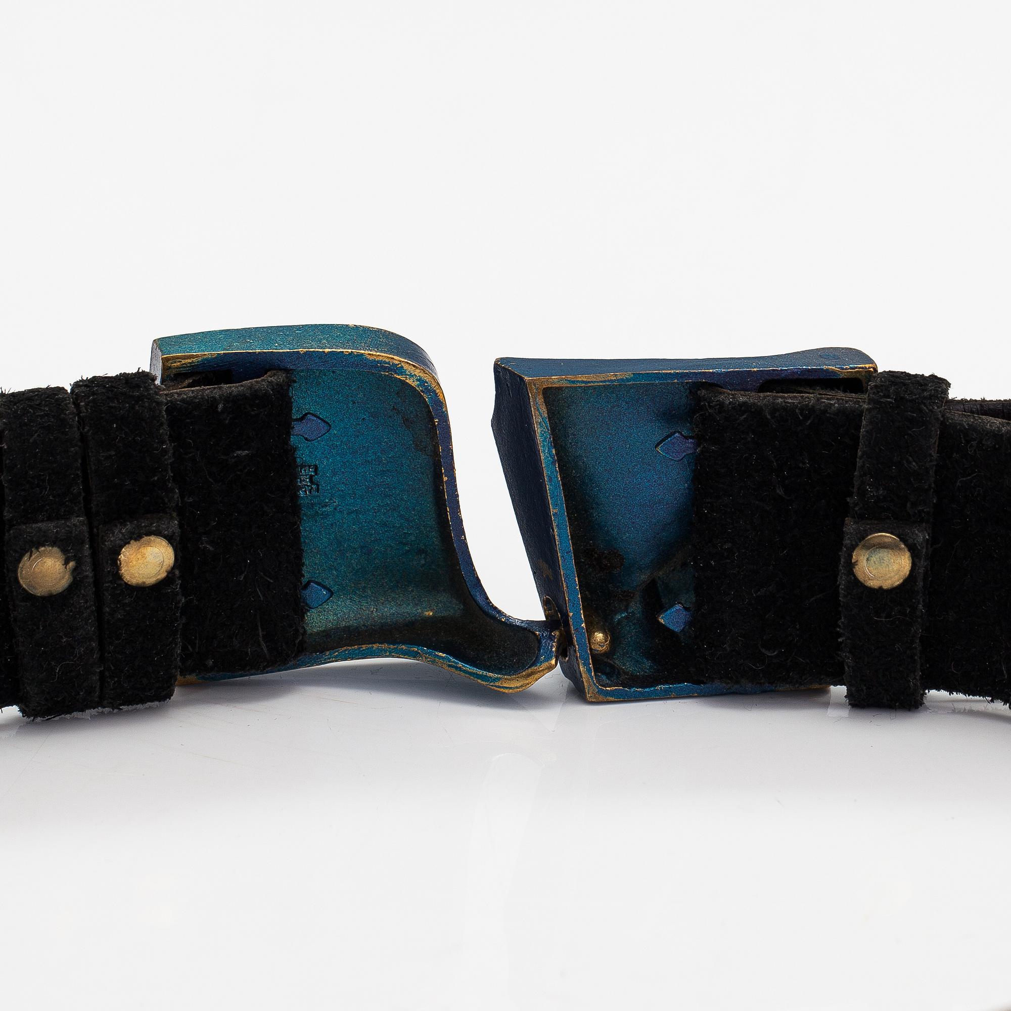 Björn Weckström, Vyö "Bugatti", tulipronssia ja nahkaa. Lapponia.